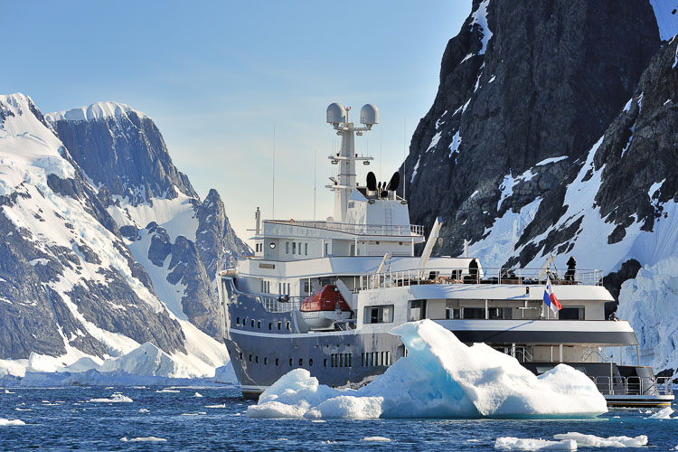 Icebreaker Mega Yacht Legend M/Y